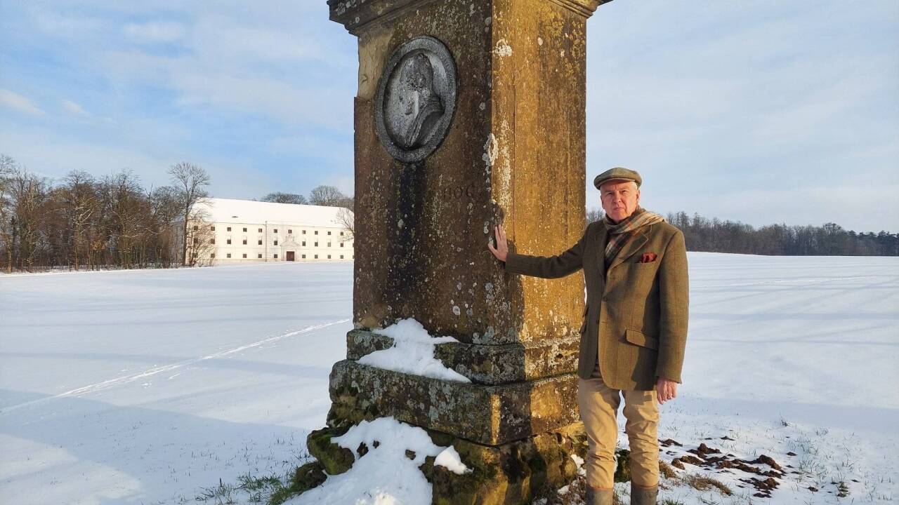 Heinrich XIV Reuß ist Familienoberhaupt eines der ältesten deutschen Fürstenhäuser. Der 67-Jährige, der im Weinviertel ein Schloss samt Ländereien sein Eigen nennt, hat derzeit viel zu kommunizieren: Ein Verwandter wurde in U-Haft genommen. Heinrich XIII. ist verdächtig, als Reichsbürger einen Umsturz geplant zu haben.  