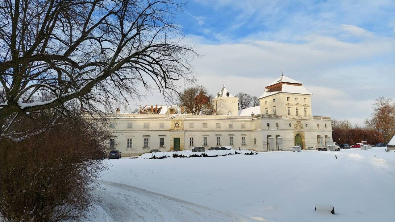 Das Schloss Ernstbrunn im Weinviertel ist seit 1827 im Besitz des Fürstenhauses Reuß und Wohnsitz des Familienoberhauptes. 