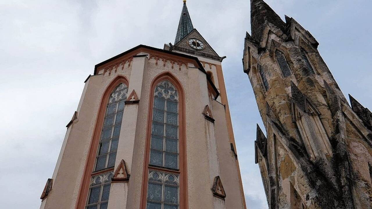 Die Dreiecksform prägt das Erscheinungsbild. Die Dreiecksform prägt das Erscheinungsbild.