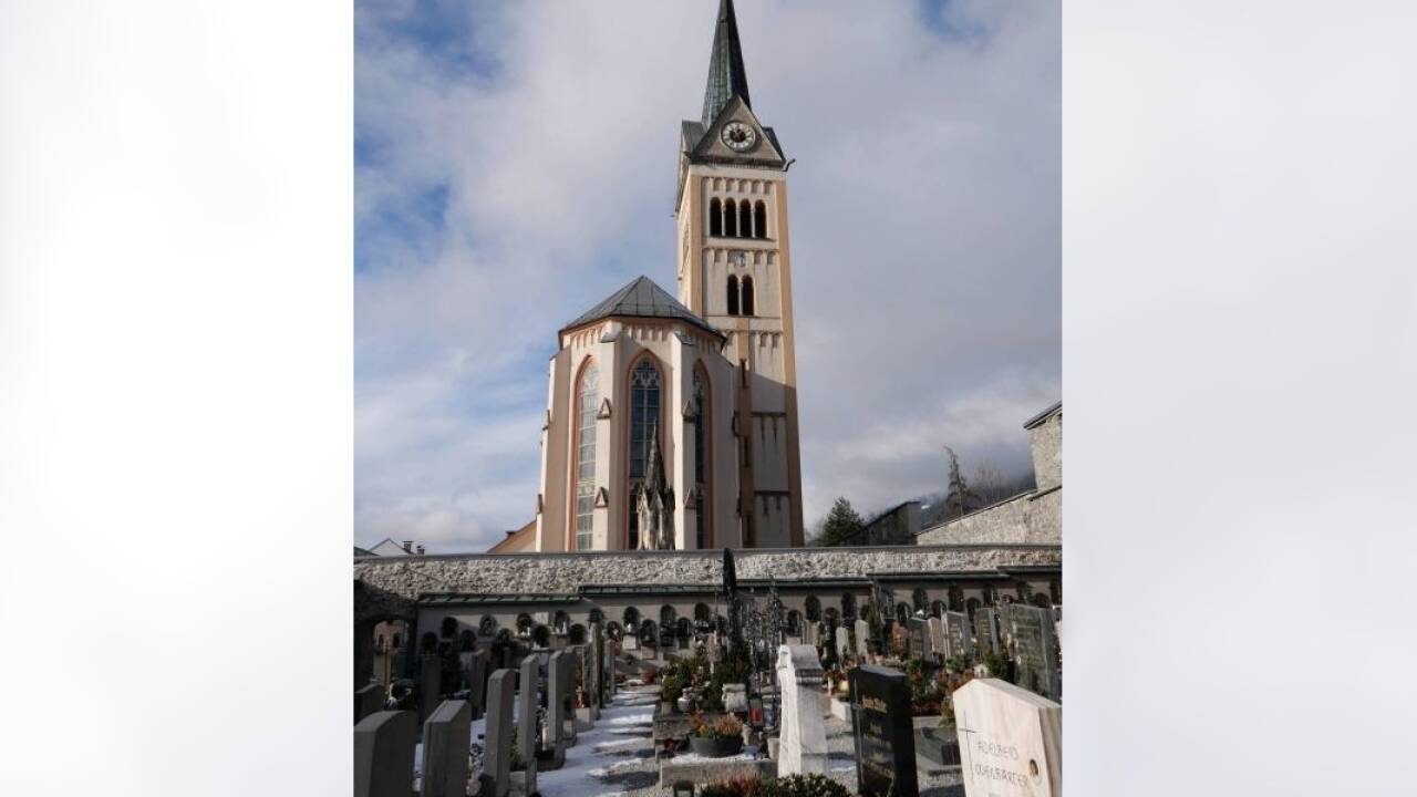 Blick auf die Pfarrkirche Radstadt. Blick auf die Pfarrkirche Radstadt.
