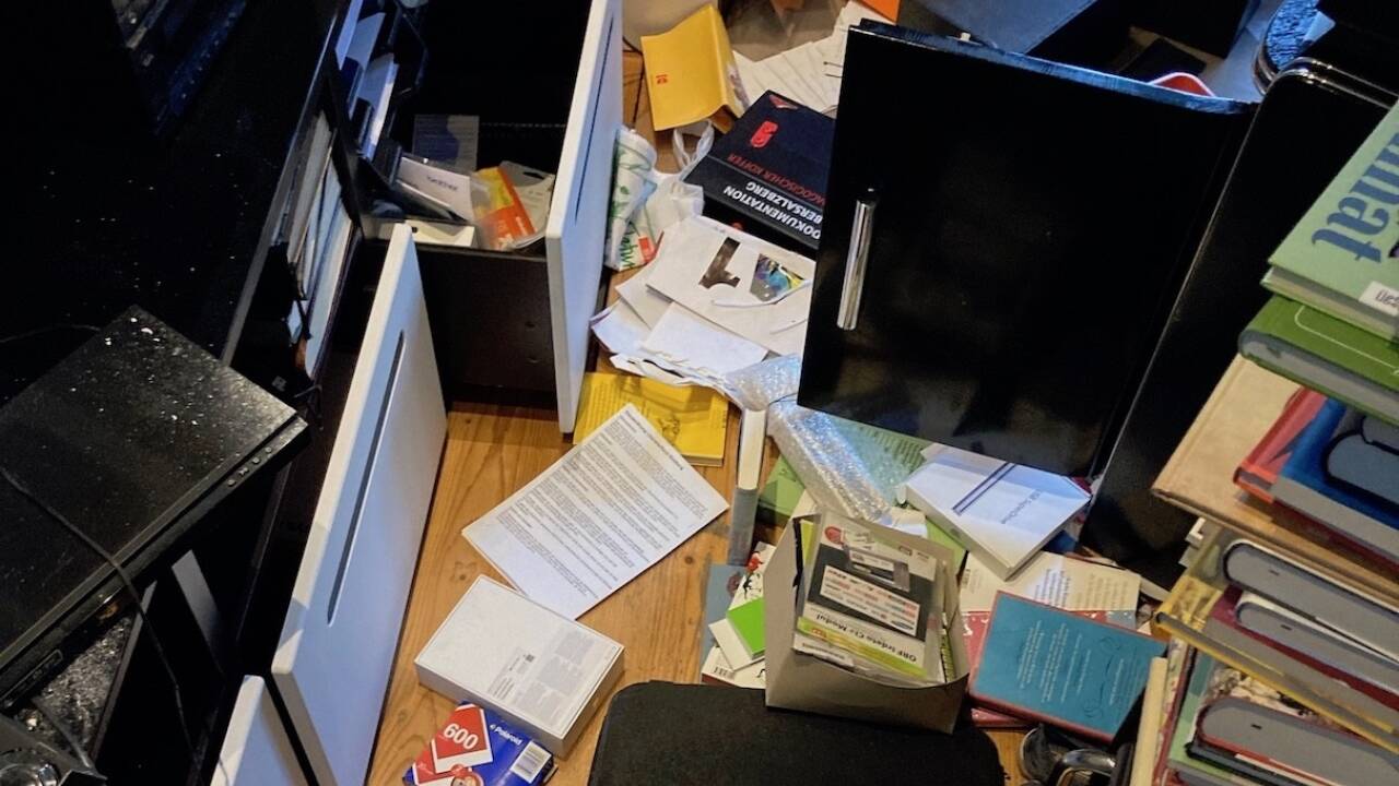Verwüstetes Büro im Literaturhaus. 