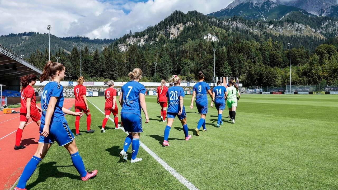 Die Saalfeldner Frauenmannschaft wird im Winter mit sechs US-Spielerinnen verstärkt. Die Saalfeldner Frauenmannschaft wird im Winter mit sechs US-Spielerinnen verstärkt.