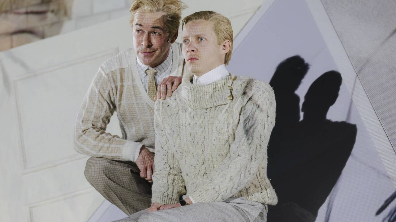 „Der Zauberberg“ im Burgtheater: Markus Meyer, Felix Kammerer  