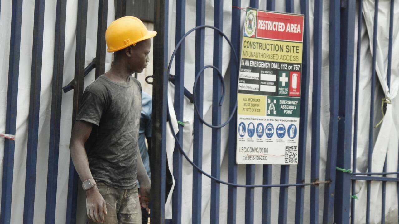 Afrikas Bevölkerung ist im Vergleich jener in Europa jung und wächst vergleichsweise rasch. Arbeitskräftemangel ist hier kein Problem. Afrikas Bevölkerung ist im Vergleich jener in Europa jung und wächst vergleichsweise rasch. Arbeitskräftemangel ist hier kein Problem.