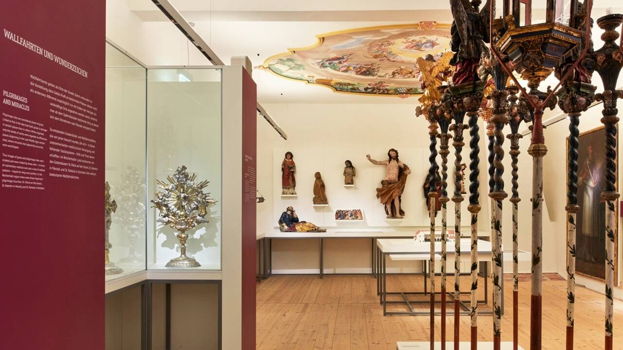 Das Museum beschäftigt sich mit der Geschichte und Entwicklung der Stadt Bad Reichenhall als bedeutende Salinen- und Kurstadt. 