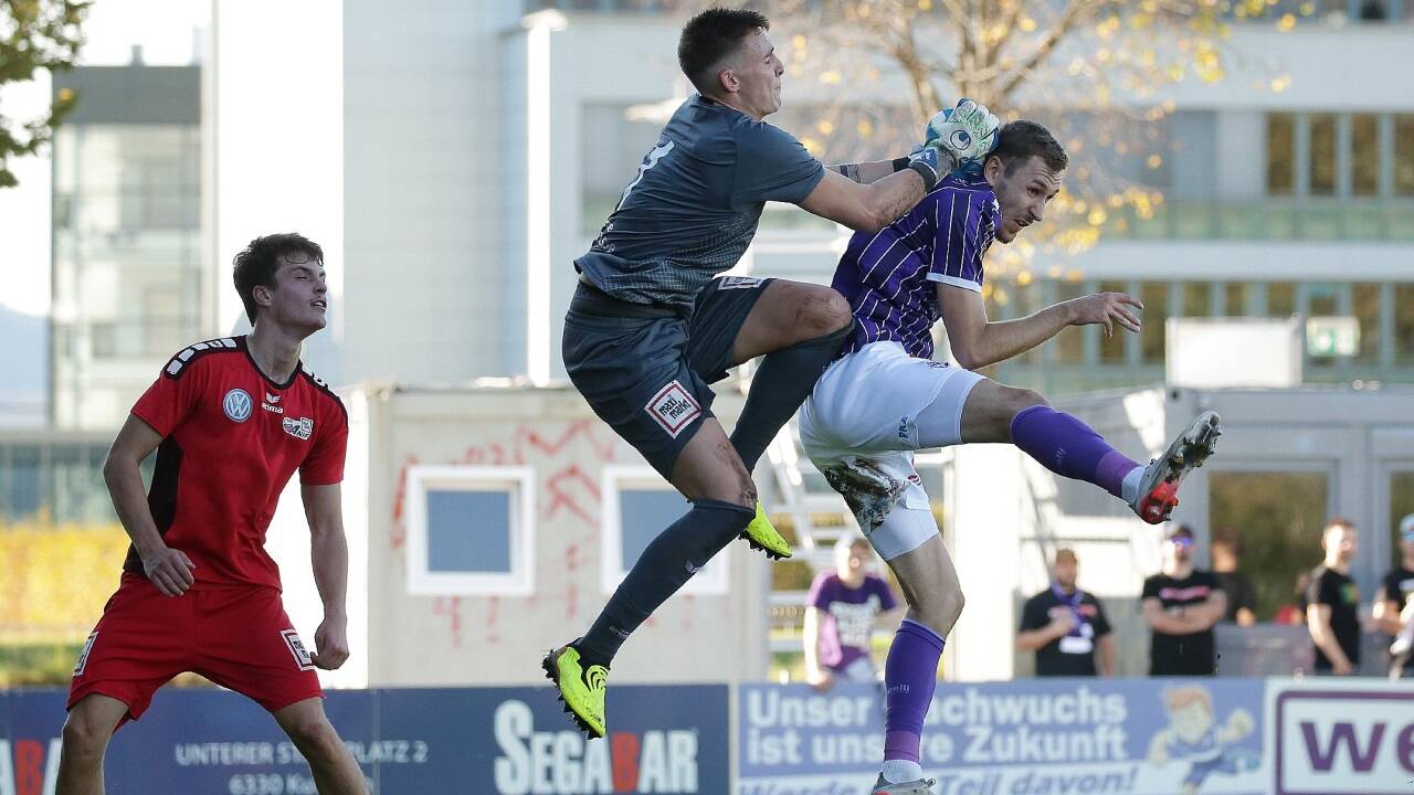 Jürgen Huber (Mitte) kehrt nach einem halben Jahr in Salzburg nach Oberösterreich zurück: Der Goalie wechselt von Anif nach Schwanenstadt. 