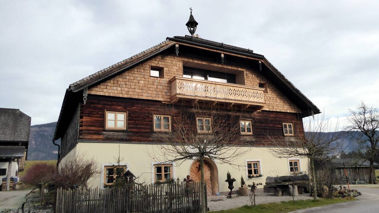 Der prachtvolle Tennengauer Hof steht oberhalb beim Egelsee. Der prachtvolle Tennengauer Hof steht oberhalb beim Egelsee.