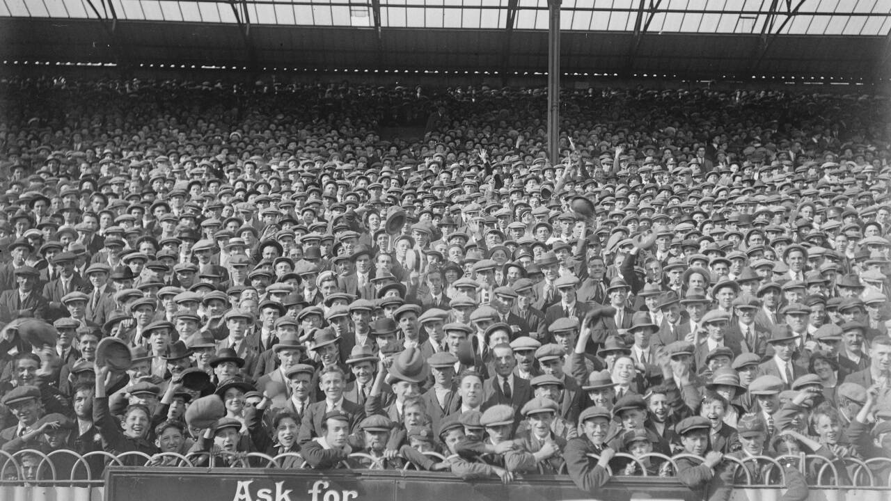 Fußball war in den 1920ern in England ein Massensport – doch das Geschäft mit den Wetten lief zunächst zäh an. Fußball war in den 1920ern in England ein Massensport – doch das Geschäft mit den Wetten lief zunächst zäh an.