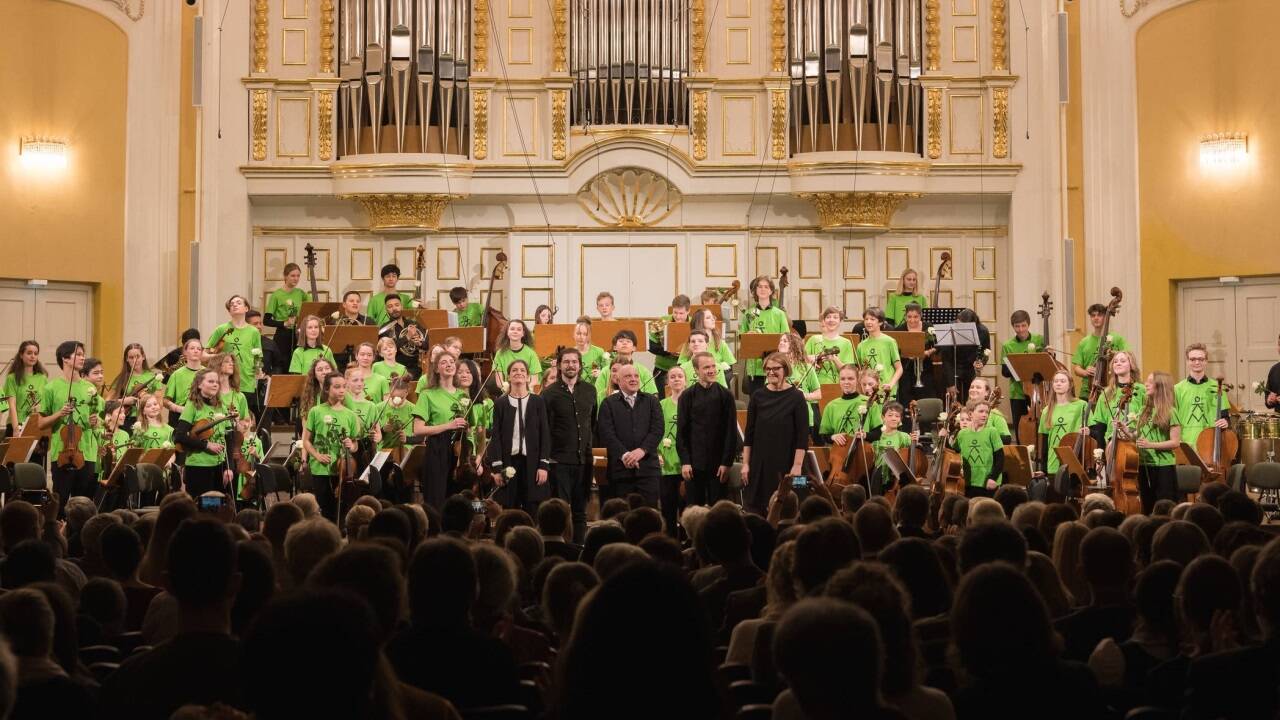 Mozart-Kinderorchester nach dem letzten Konzert.  