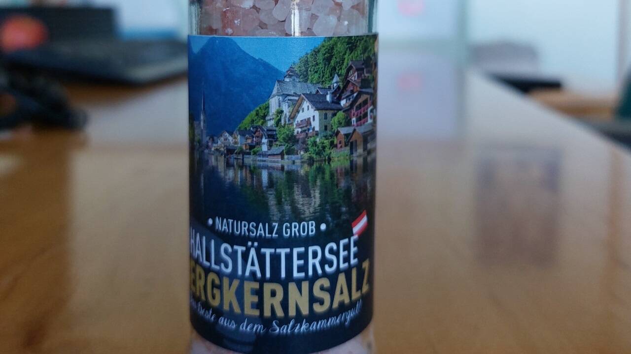Das beste Salz aus dem Salzkammergut stammt eigentlich nicht von dort, sondern aus Pakistan.   Das beste Salz aus dem Salzkammergut stammt eigentlich nicht von dort, sondern aus Pakistan.