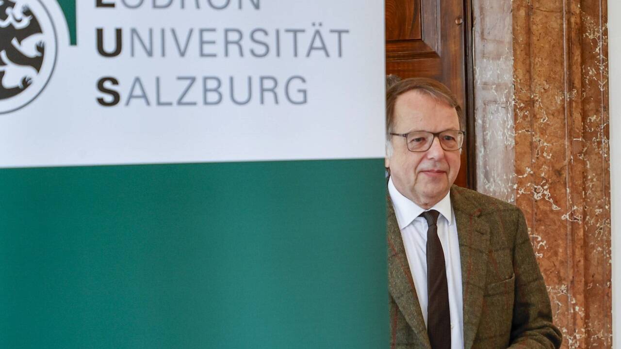 Der amtierende Rektor, Hendrik Lehnert, akzeptiert die Entscheidung des Senats.  
