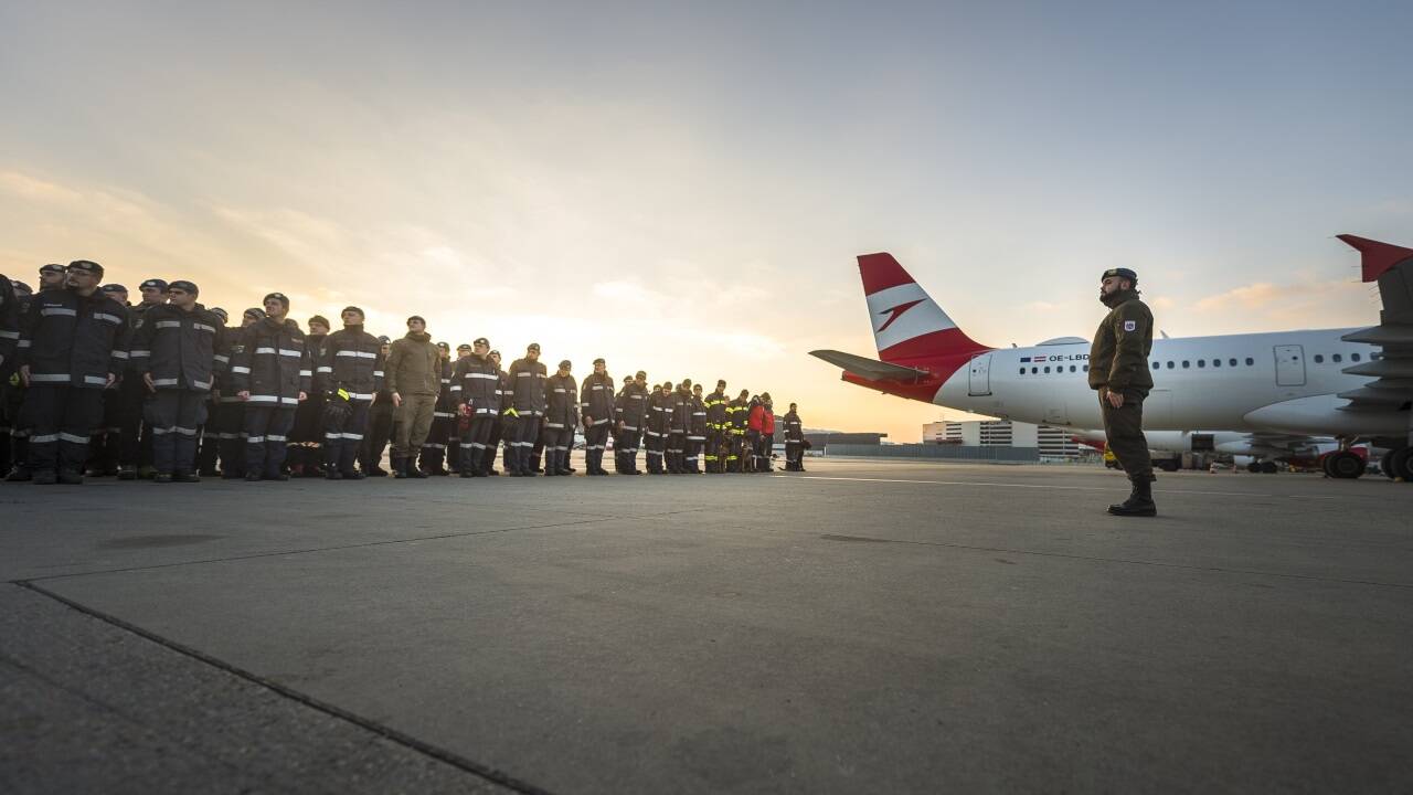Das österreichische Bundesheer entsandte 82 Personen der Rette- und Bergegruppen der AFDRU (Austrian Forces Disaster Relief Unit) in die Region.  