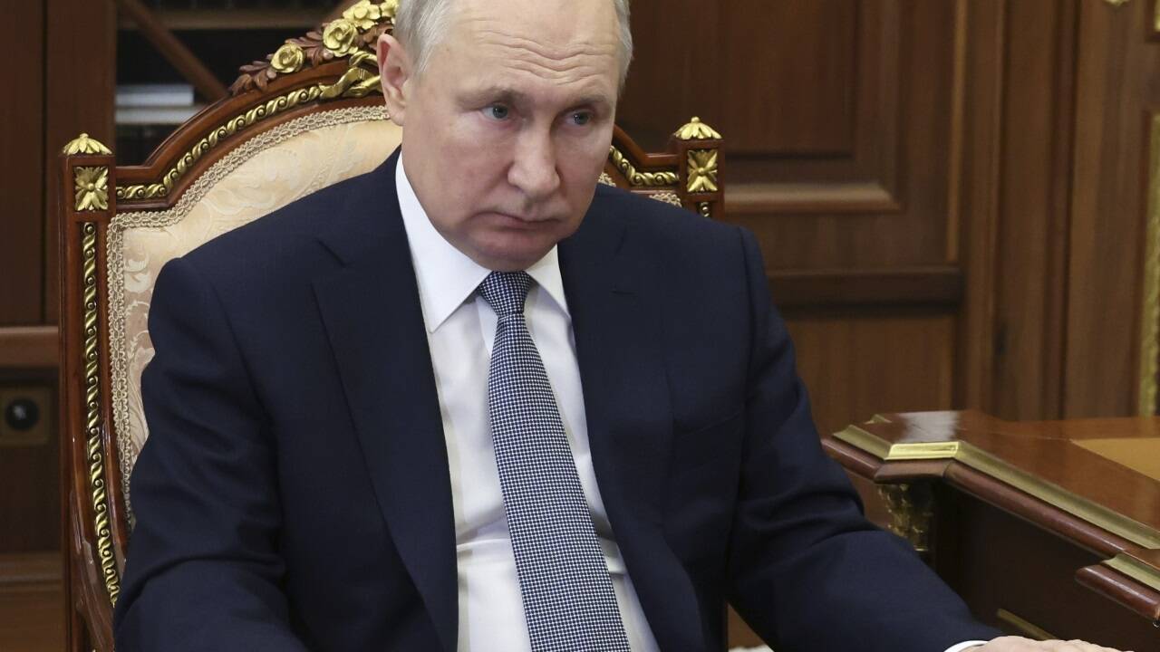 Die Niederländische Staatsanwaltschaft sieht Putin politisch verantwortlich für den Abschuss des Flugs MH17. Die Niederländische Staatsanwaltschaft sieht Putin politisch verantwortlich für den Abschuss des Flugs MH17.