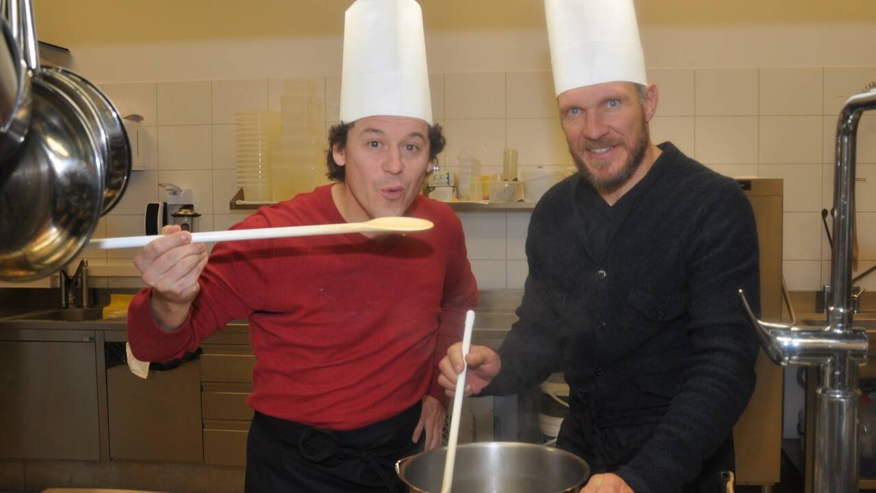 Rainer Schönfelder (l.) und Hermann Maier bei der Hoteleröffnung 2016. 