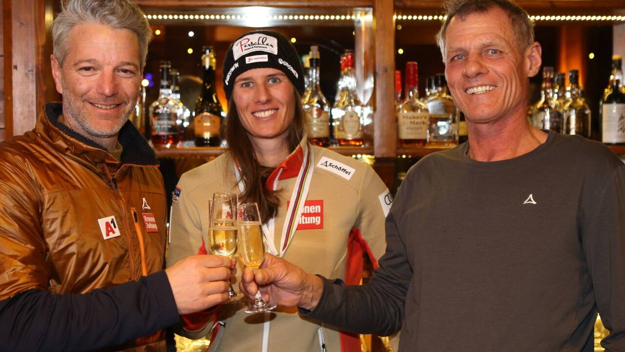Cheftrainer Thomas Trinker mit Ricarda Haaser und Vater Rene Haaser Cheftrainer Thomas Trinker mit Ricarda Haaser und Vater Rene Haaser