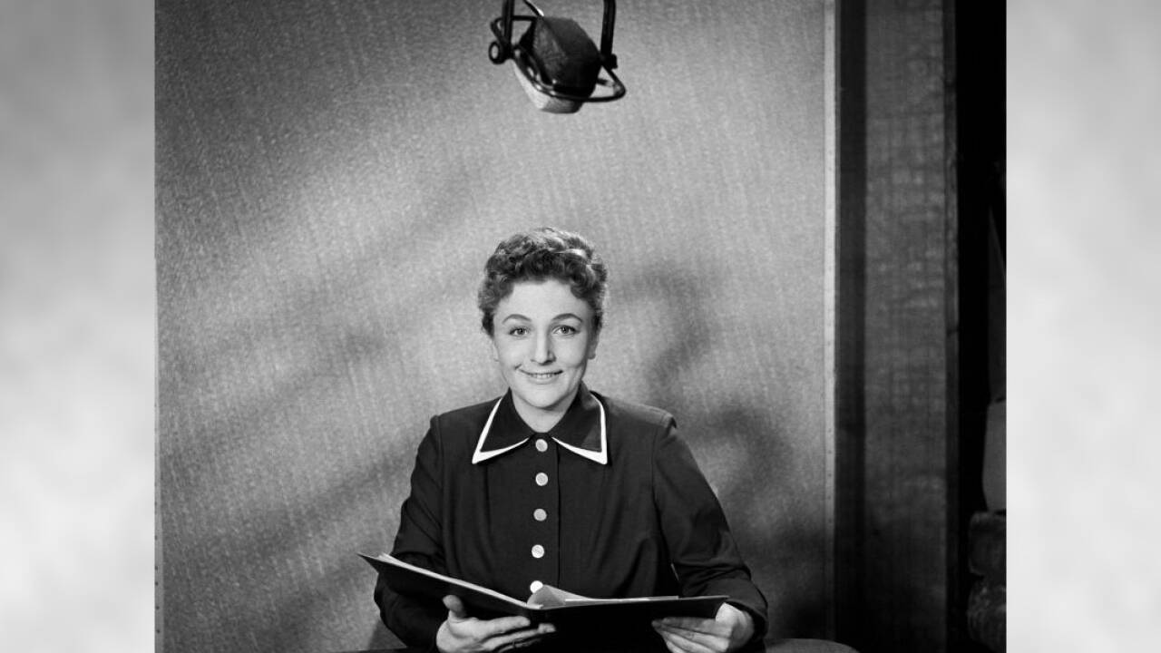 Die erste Fernsehsprecherin Österreichs: Franziska Kalmar. Die erste Fernsehsprecherin Österreichs: Franziska Kalmar.