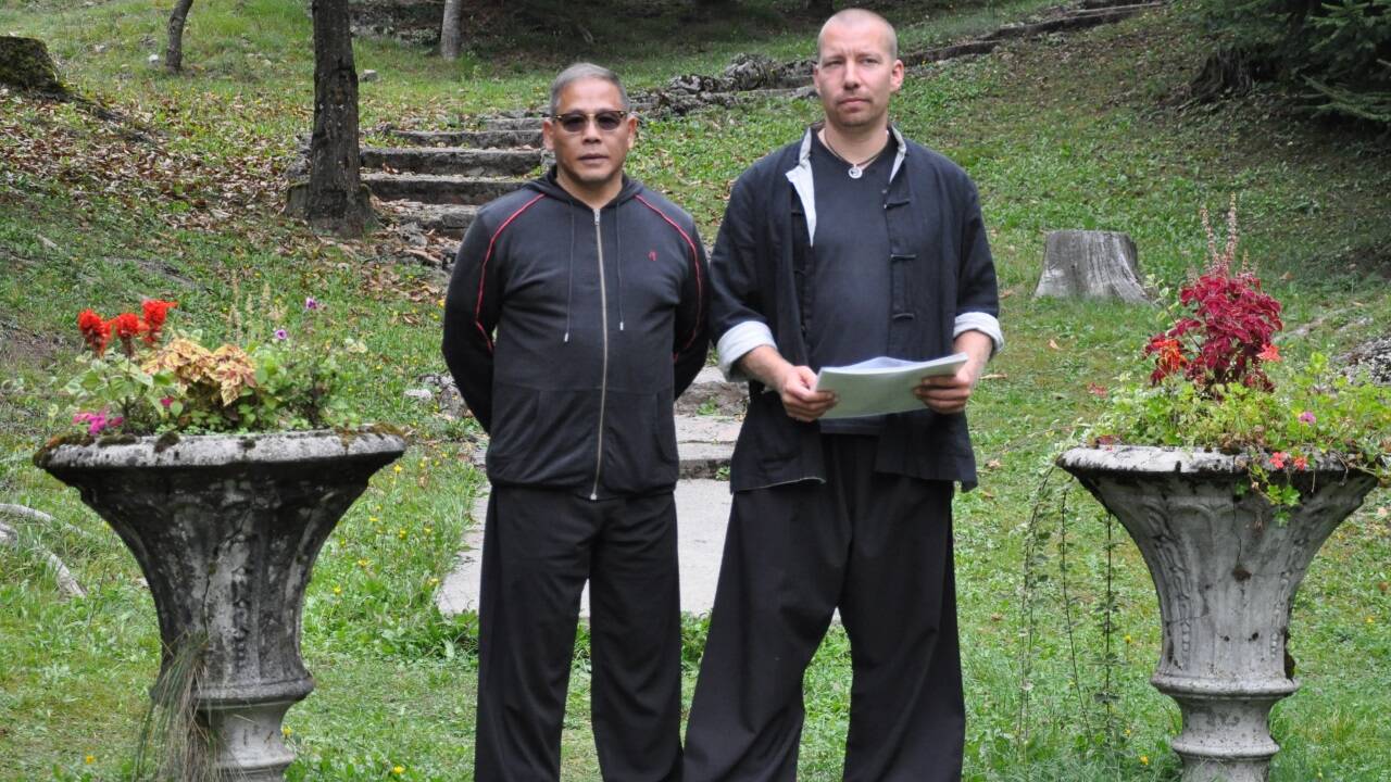 Großmeister Lau Kar Yung und Dominik Spies.  