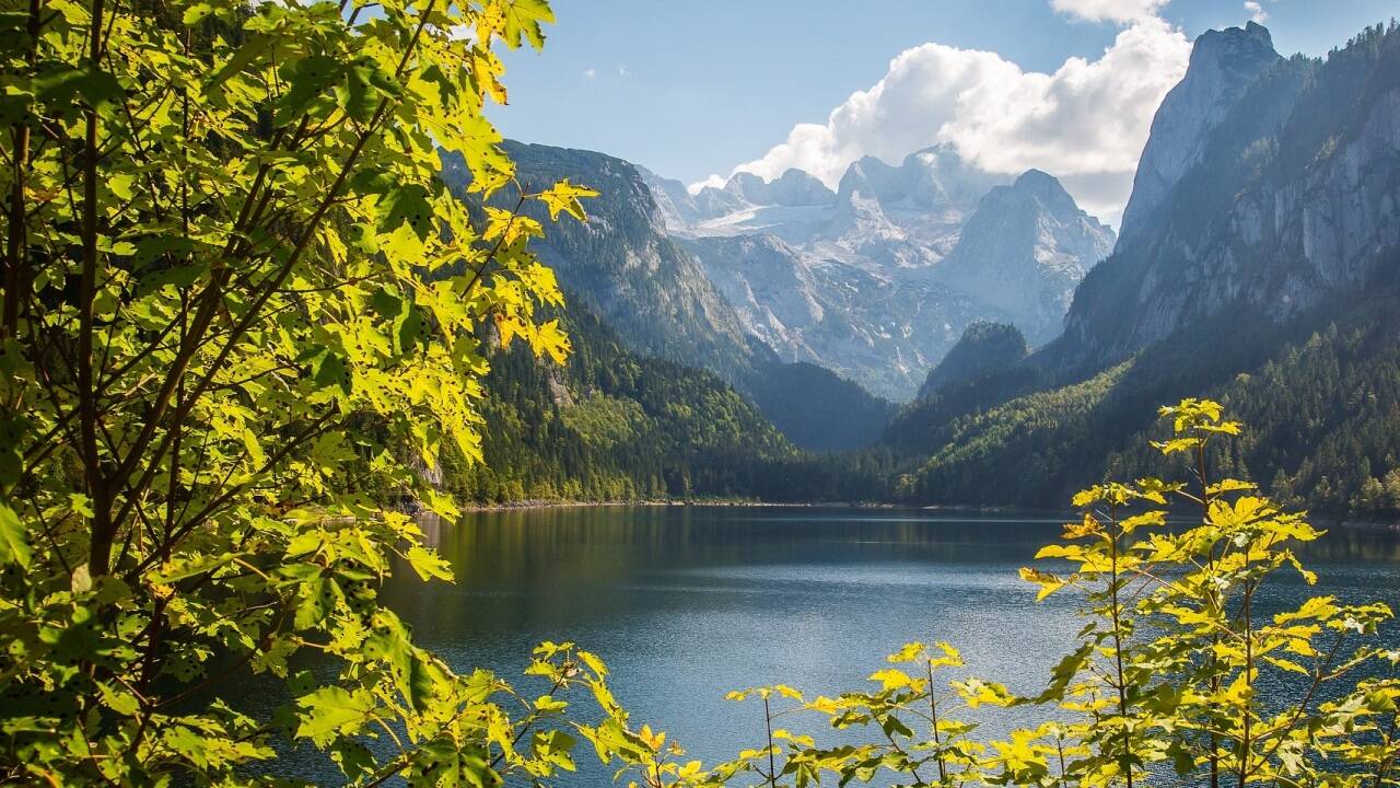 Blick vom Gosausee auf den Dachstein. Blick vom Gosausee auf den Dachstein.