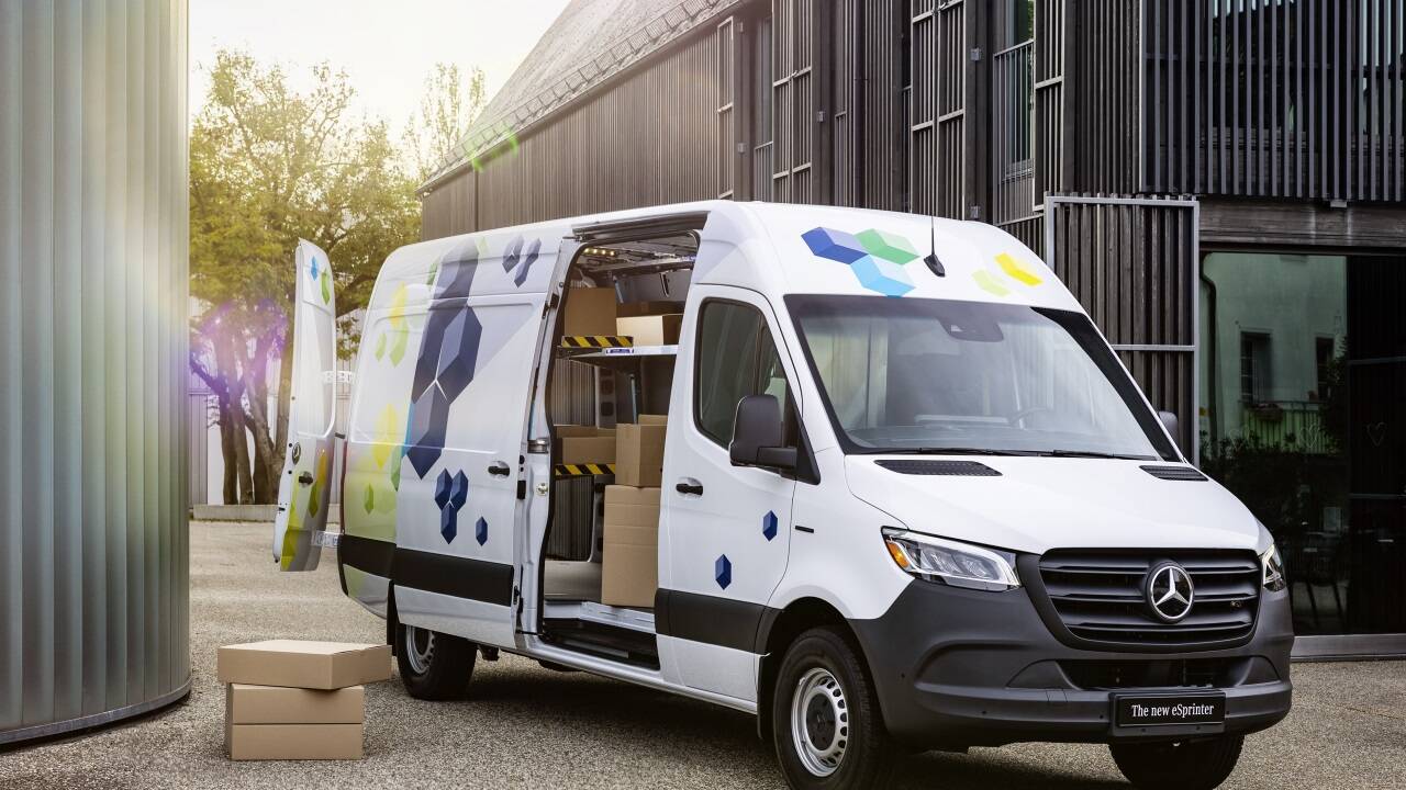 Der neue, effiziente eSprinter kommt Ende 2023. 