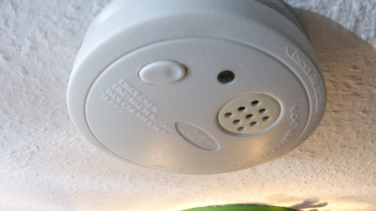 Rauchmelder sollten in jeder Wohnung montiert sein. Rauchmelder sollten in jeder Wohnung montiert sein.