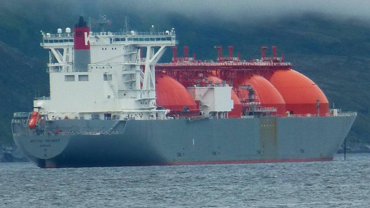 LNG-Tanker in Norwegen: Das nordische Land und die USA sind die wichtigsten Lieferanten Europas für Flüssiggas. Doch das per Tankschiff transportierte Gas kostet viel mehr als russisches Erdgas. 