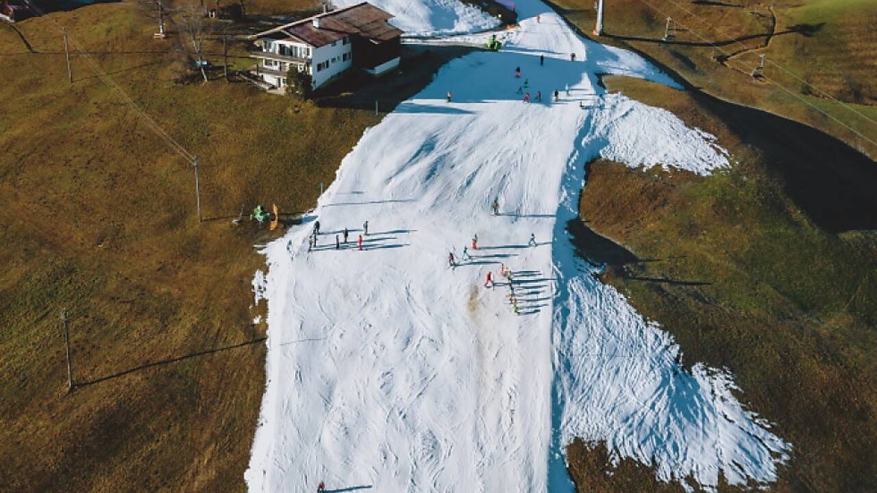 Schneehöhen werden in tiefen und mittleren Lagen abnehmen Schneehöhen werden in tiefen und mittleren Lagen abnehmen