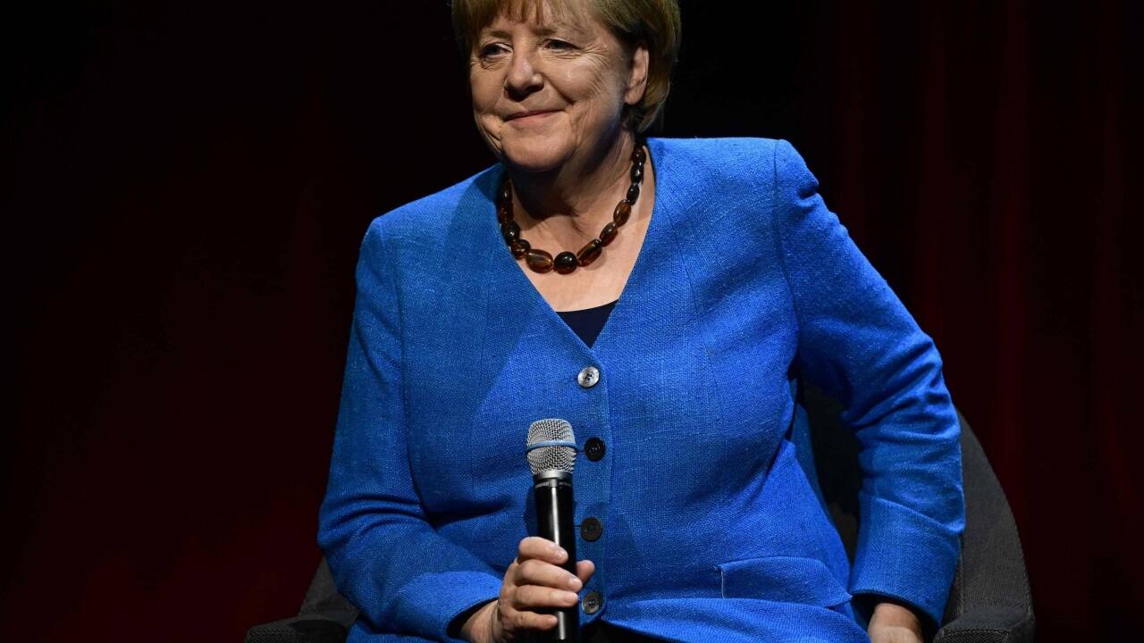 Angela Merkel wird von Katharina Thalbach verkörpert. 
