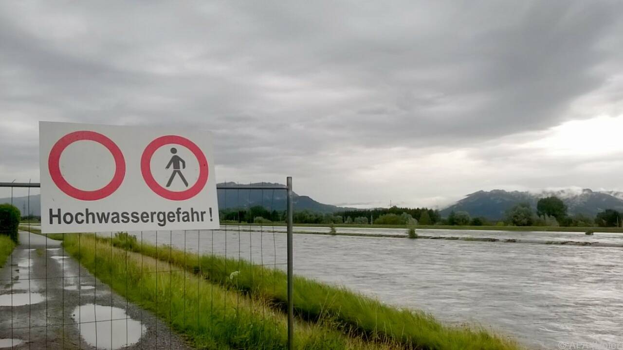 Hochwasser in Vorarlberg: Bub nach Sturz in Bach gestorben