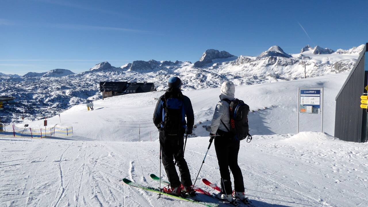 Start am Krippenstein. Das Ziel ist der Dachsteinfuß südlich gegenüber (im Bild rechts). Start am Krippenstein. Das Ziel ist der Dachsteinfuß südlich gegenüber (im Bild rechts).