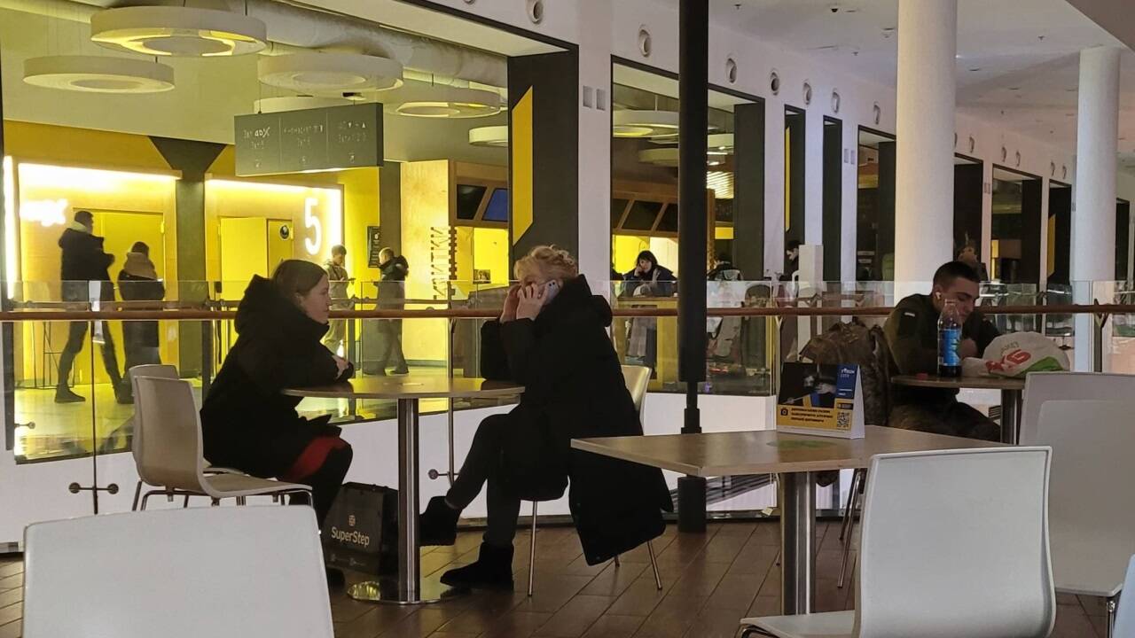 Warten, bis der Film beginnt.  