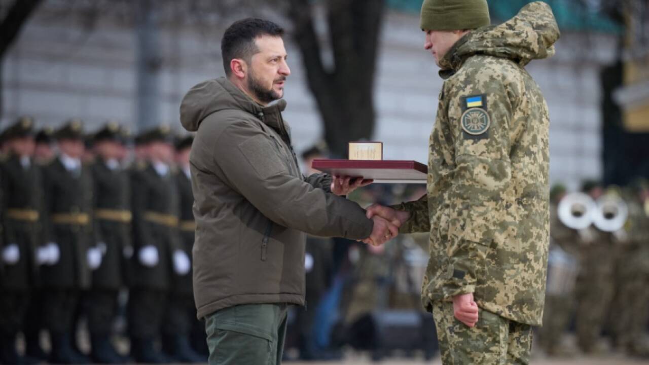Selensky ehrte am Kiewer Sophienplatz ukrainische Soldaten 