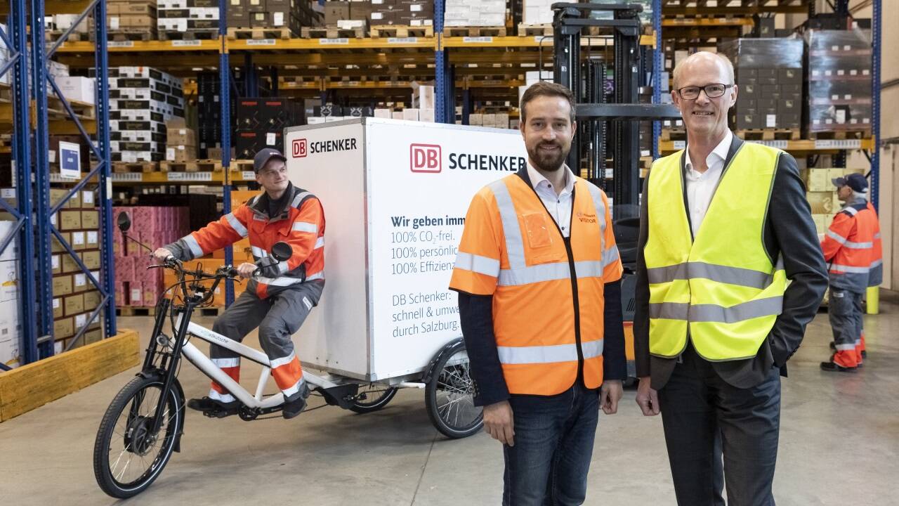Verkehrslandesrat Stefan Schnöll mit Alexander Winter, CEO von DB Schenker Österreich. 
