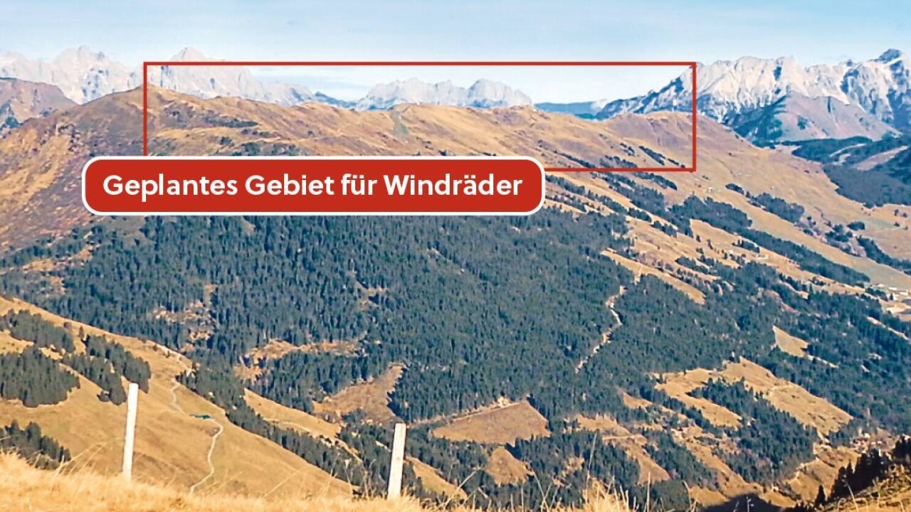 Zwischen Spieleckkogel (links) und Hochalmspitze sollen drei Windräder entstehen. Rechts hinten sind die Leoganger Steinberge zu sehen. Im Tal rechts unten außerhalb des Bildes liegt Hinterglemm. Zwischen Spieleckkogel (links) und Hochalmspitze sollen drei Windräder entstehen. Rechts hinten sind die Leoganger Steinberge zu sehen. Im Tal rechts unten außerhalb des Bildes liegt Hinterglemm.