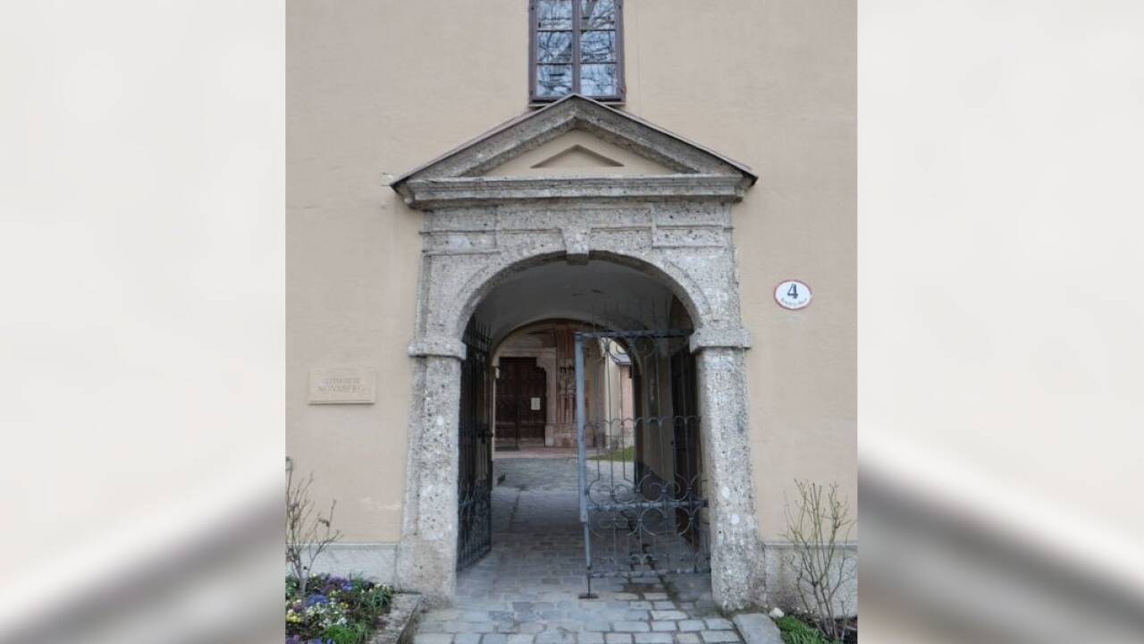 Südeingang zum Stift Nonnberg. Südeingang zum Stift Nonnberg.  
