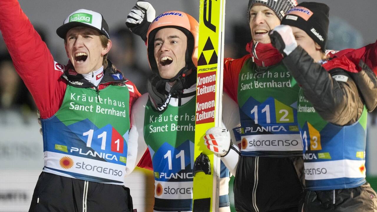 Jubel über erste Medaille bei dieser WM: Tschofenig, Kraft, Hayböck, Hörl (v.l.n.r.).  