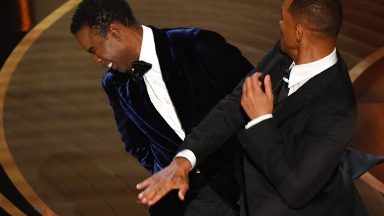 Chris Rock attackiert Will Smith ein Jahr nach der Oscar-Ohrfeige 