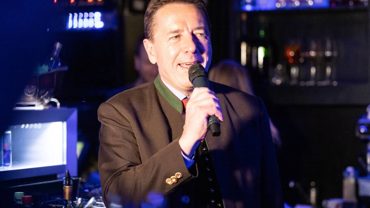 Die Freiheitlichen punkteten bei den Impfskeptikern, im Bild FPÖ-Spitzenkandidat Erwin Angerer am Wahlabend in Klagenfurt. Die Freiheitlichen punkteten bei den Impfskeptikern, im Bild FPÖ-Spitzenkandidat Erwin Angerer am Wahlabend in Klagenfurt.