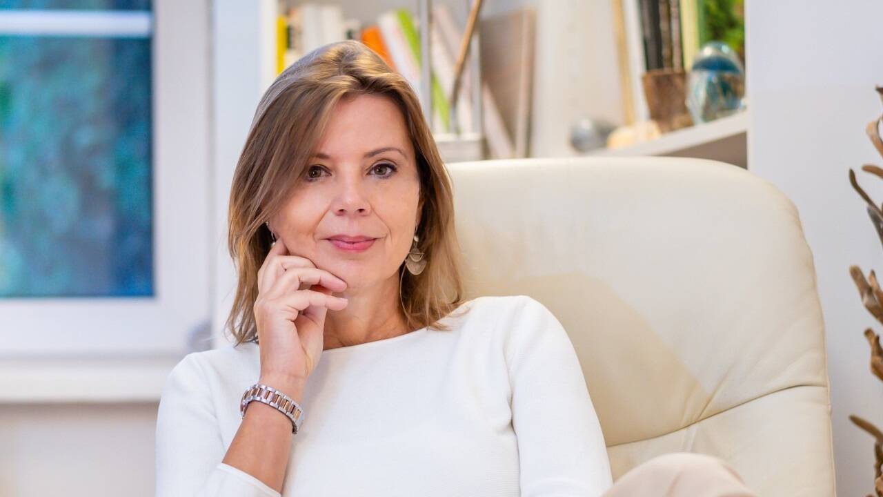 Maria Embacher gibt Seminare zum Thema „Gehalt verhandeln“. Im Podcast spricht sie darüber, wieso sich Frauen oft unter ihrem Wert verkaufen. Maria Embacher gibt Seminare zum Thema „Gehalt verhandeln“. Im Podcast spricht sie darüber, wieso sich Frauen oft unter ihrem Wert verkaufen.
