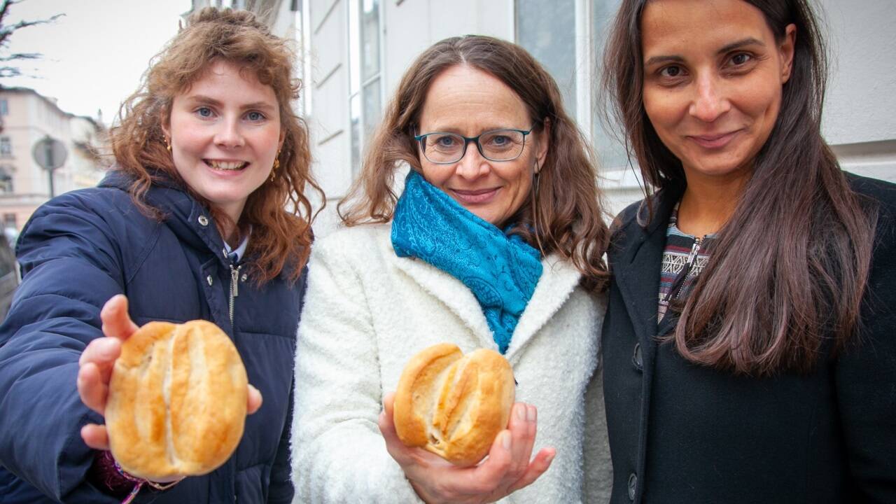 Teresa Maschek (Sprecherin Grüne Frauen Salzburg), LH-Stv. Martina Berthold und NAbg. Meri Disoski.  