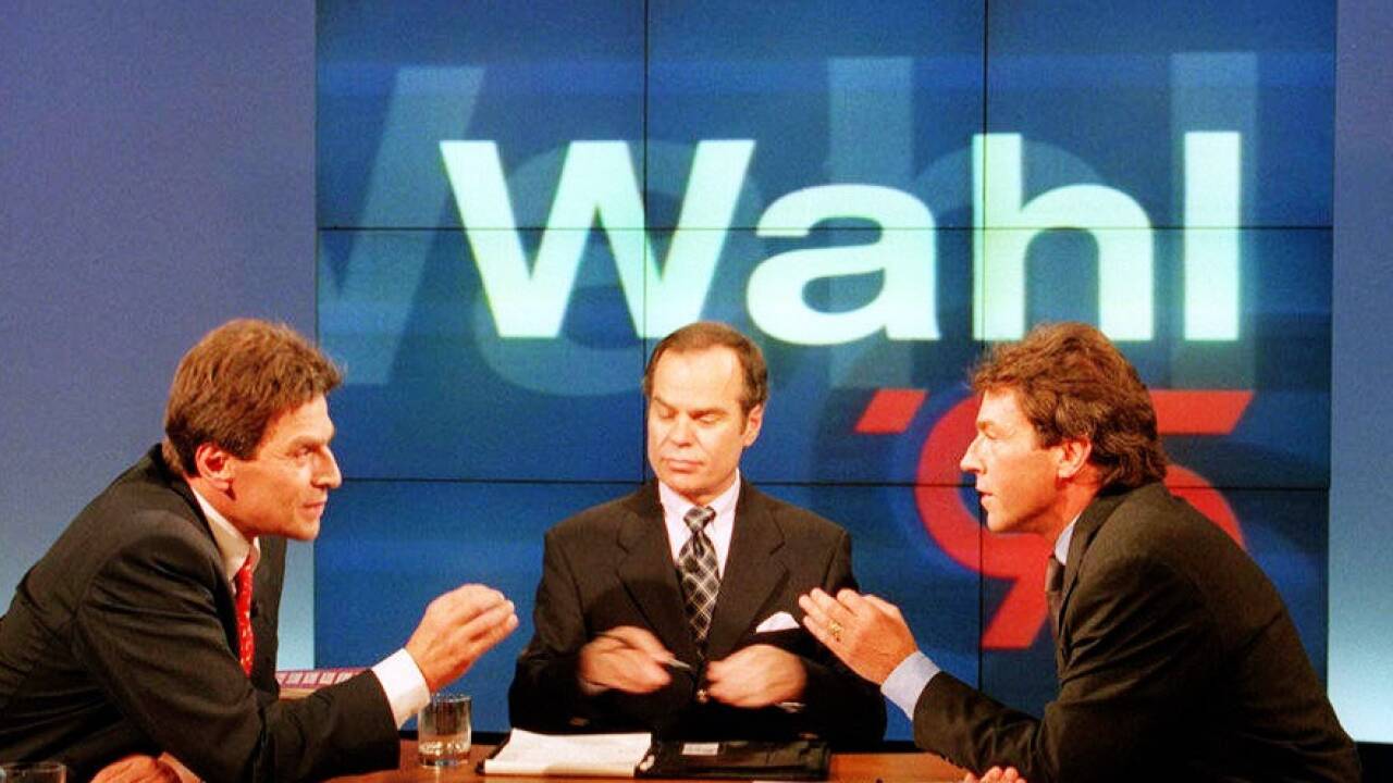 Rudolf Nagiller moderierte für den ORF auch einst die TV-Konfrontationen vor Wahlen - wie hier jene zwischen Kanzler Viktor Klima (SPÖ) und seinem Herausforderer Jörg Haider (FPÖ) vor der Nationalratswahl 1995. 