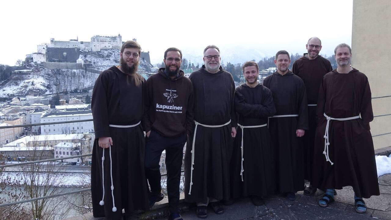 Die Kapuzinerbrüder Julian Pfeiffer, Romule Sangoay, Harald Weber, Moritz Huber, Junioratsleiter Thomas Schied, Alexander Schröter und Michael Masseo Maldacker. 