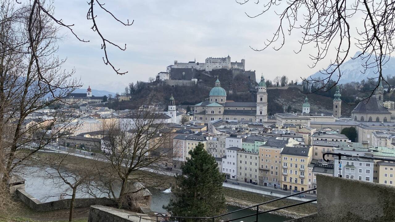 Für diese Aussicht nehmen Touristinnen und Touristen gerne den steilen Weg in Kauf. 