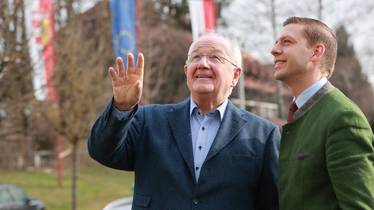In Eugendorf geht am 14. April eine Ära zu Ende: Johann Strasser (73) übergibt sein Amt an den 35-jährigen Vizebürgermeister Robert Bimminger.  