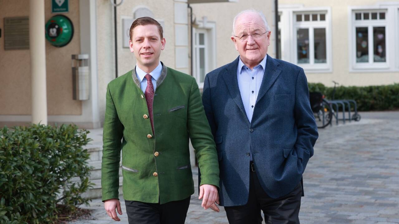 In Eugendorf geht am 14. April eine Ära zu Ende: Johann Strasser (73) übergibt sein Amt an den 35-jährigen Vizebürgermeister Robert Bimminger.  