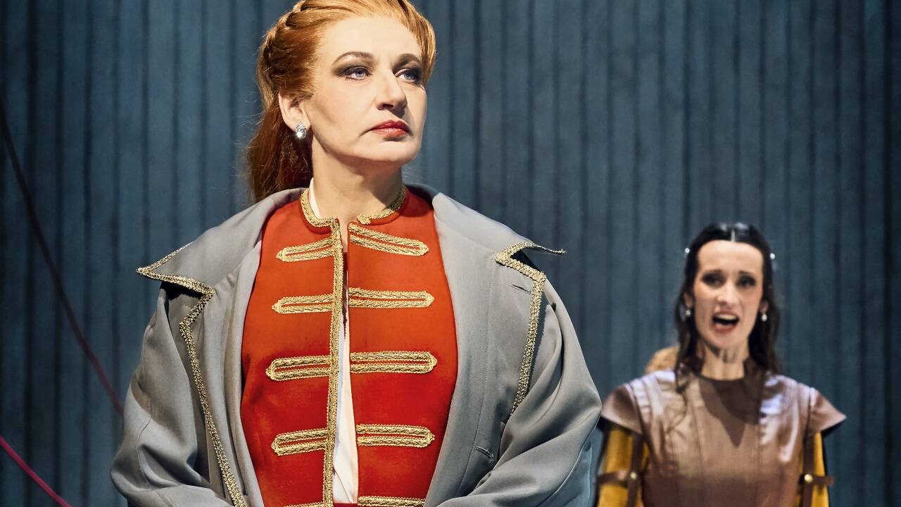Umjubelt: Sofia Soloviy (Elisabetta) und Eva Bodorová (Maria Stuarda) in 'Maria Stuarda' 