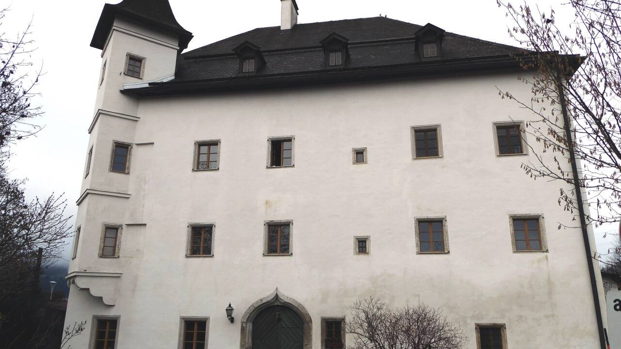 Schloss Dorfheim am Westrand von Saalfelden wurde nach dem Vollbrand 1901 neu aufgebaut.  