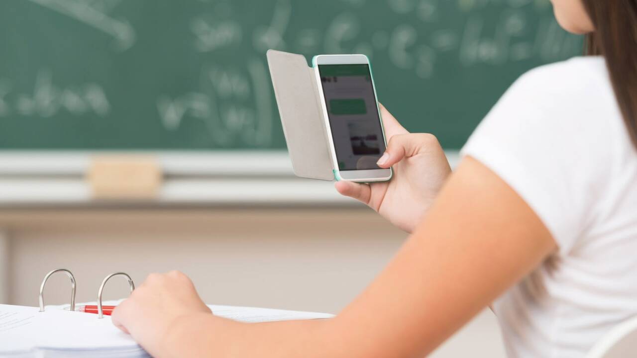 Über Digitalkanäle prasselt auf Kinder und Jugendliche eine Reihe von kritischen Inhalten ein. 