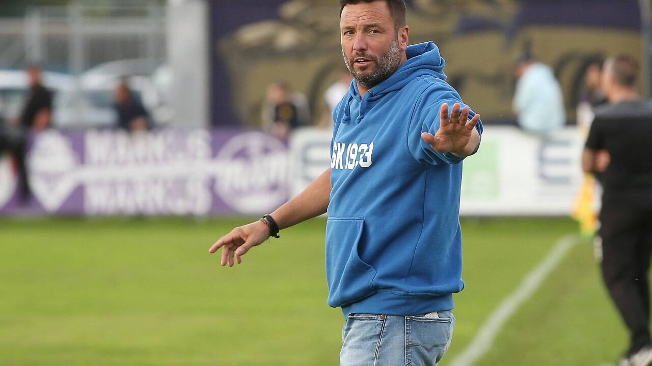BSK-Trainer Andreas Fötschl darf am Samstag im Schlager gegen die Austria doch auf der Trainerbank sitzen.  
