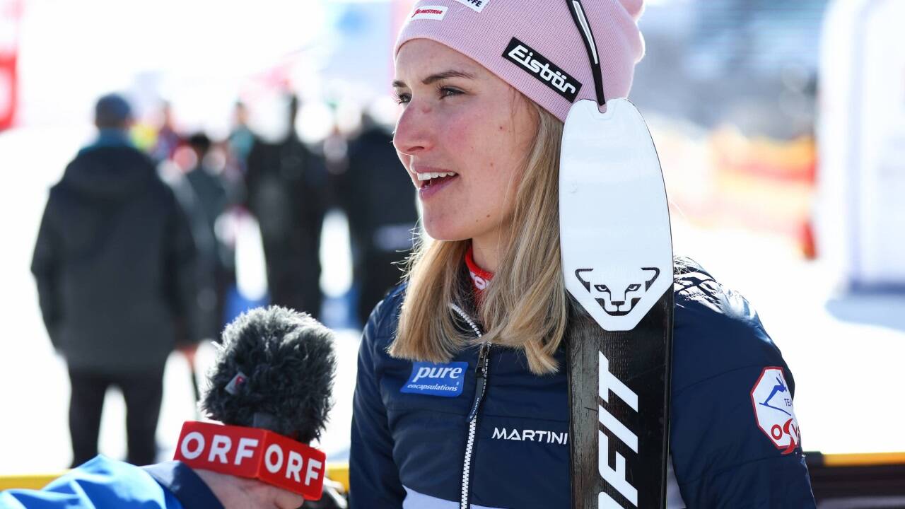 Johanna Hiemer beim TV-Interview.  