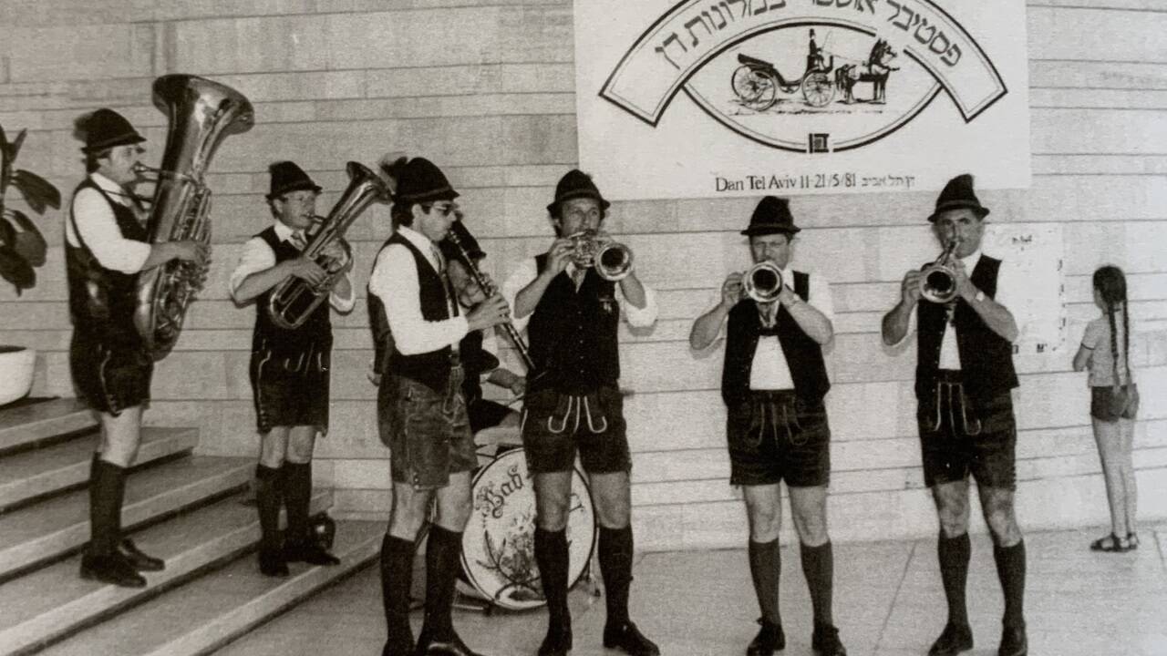 Die Mitterweißenbacher Blasmusik aus Bad Ischl spielt in Isreal bei Werbeaktionen, Pressekonferenzen und Reisebürotreffen auf.  
